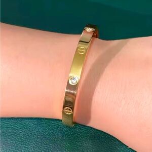 🌹HP🌹✨NEW✨Gold Stainless Steel Rhinestone Bungle